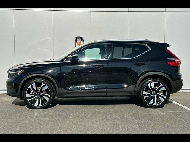 2024 Volvo XC40 Plus Bright Theme