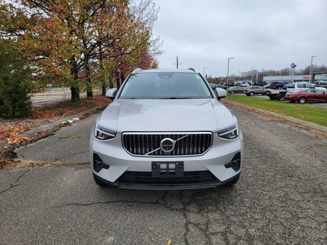 2024 Volvo XC40 Plus Bright Theme