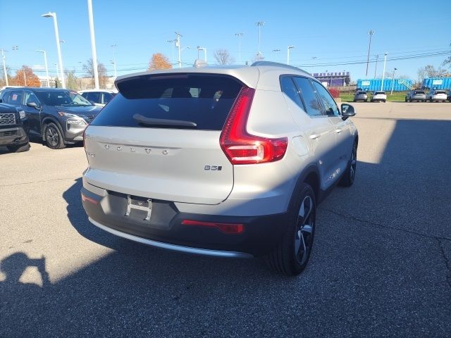 2024 Volvo XC40 Plus Bright Theme