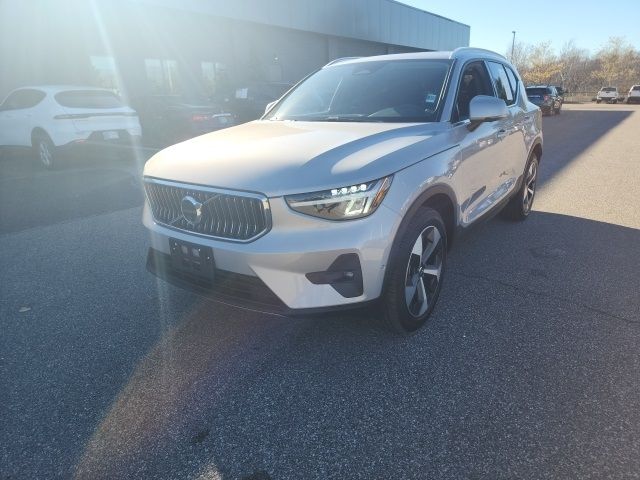 2024 Volvo XC40 Plus Bright Theme