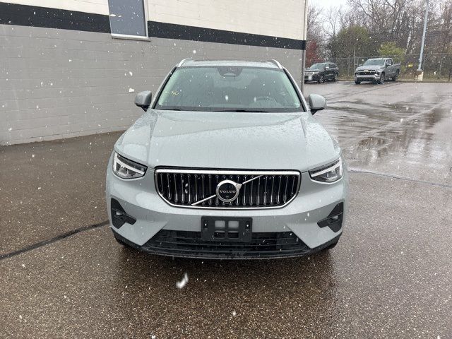 2024 Volvo XC40 Plus Bright Theme