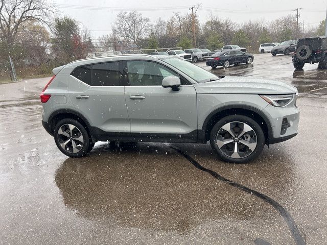 2024 Volvo XC40 Plus Bright Theme