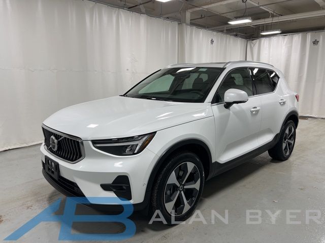 2024 Volvo XC40 Plus Bright Theme