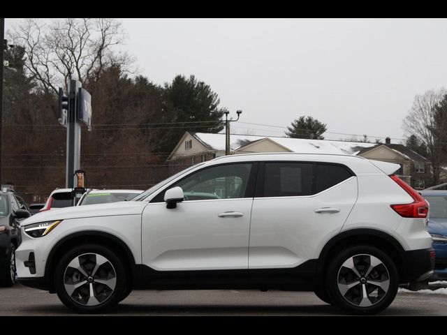 2024 Volvo XC40 Plus Bright Theme