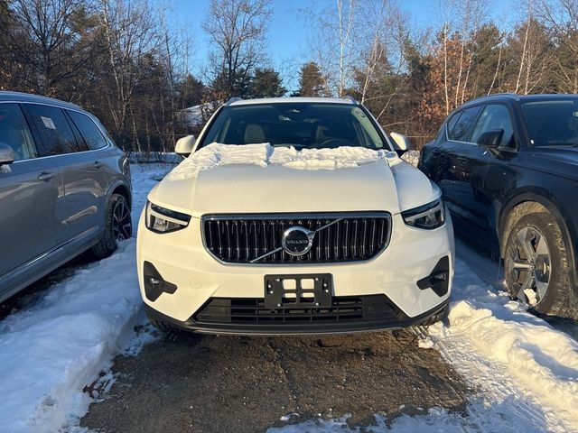 2024 Volvo XC40 Plus Bright Theme