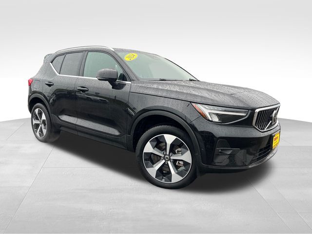 2024 Volvo XC40 Plus Bright Theme