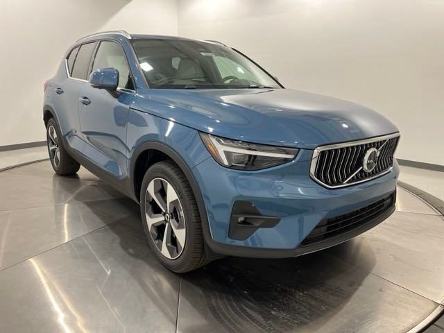 2024 Volvo XC40 Plus Bright Theme