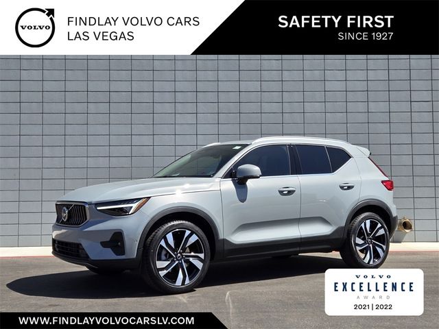 2024 Volvo XC40 Plus Bright Theme