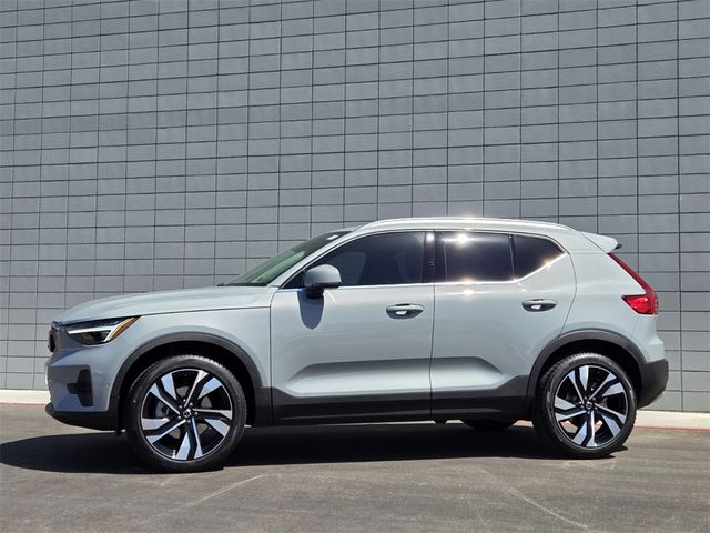 2024 Volvo XC40 Plus Bright Theme