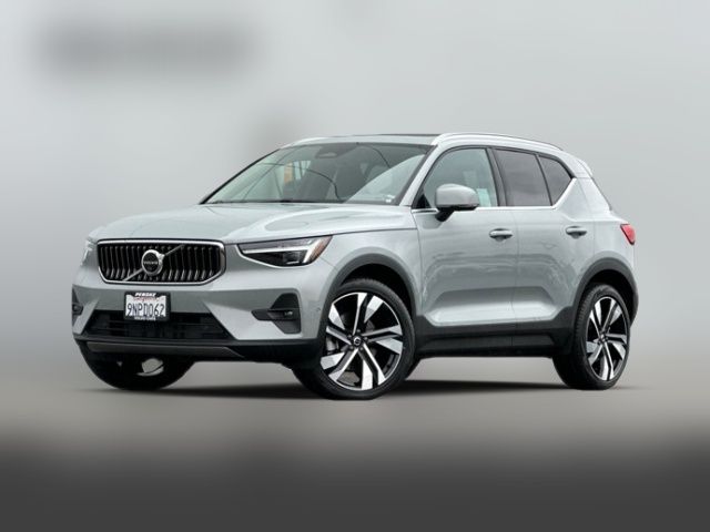 2024 Volvo XC40 Plus Bright Theme