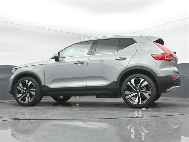 2024 Volvo XC40 Plus Bright Theme