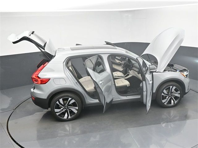 2024 Volvo XC40 Plus Bright Theme
