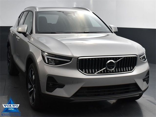 2024 Volvo XC40 Plus Bright Theme