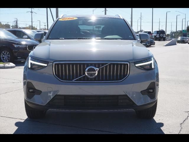 2024 Volvo XC40 Plus Bright Theme