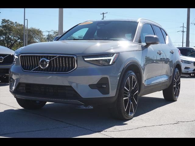 2024 Volvo XC40 Plus Bright Theme