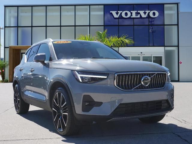 2024 Volvo XC40 Plus Bright Theme