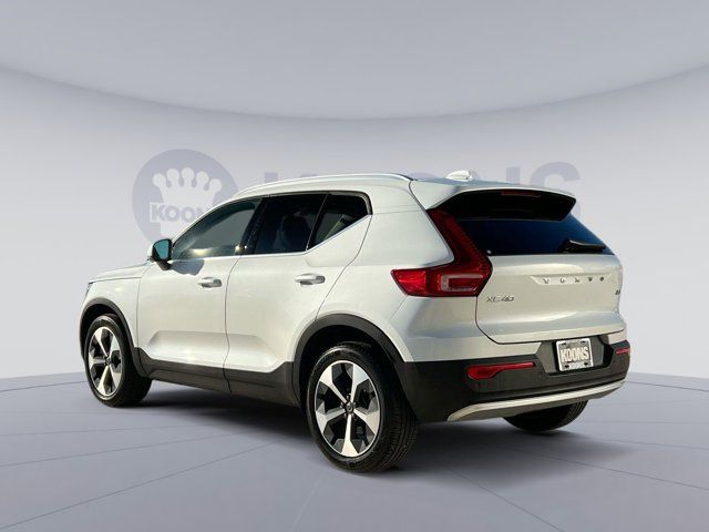 2024 Volvo XC40 Plus Bright Theme