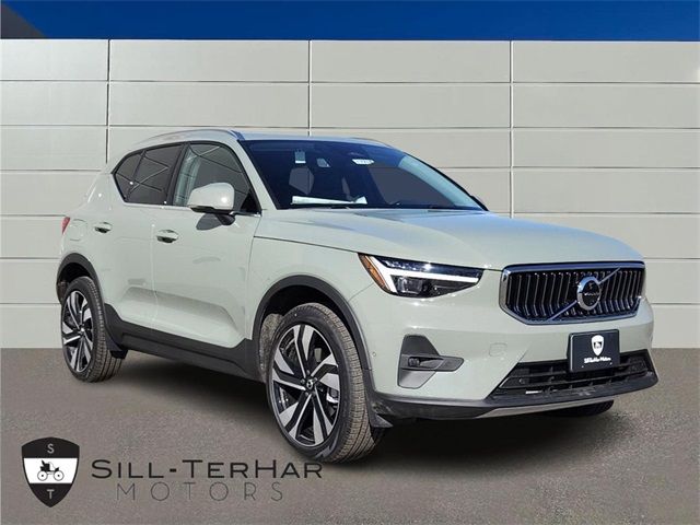 2024 Volvo XC40 Plus Bright Theme