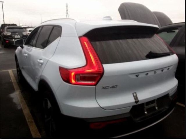 2024 Volvo XC40 Plus Bright Theme