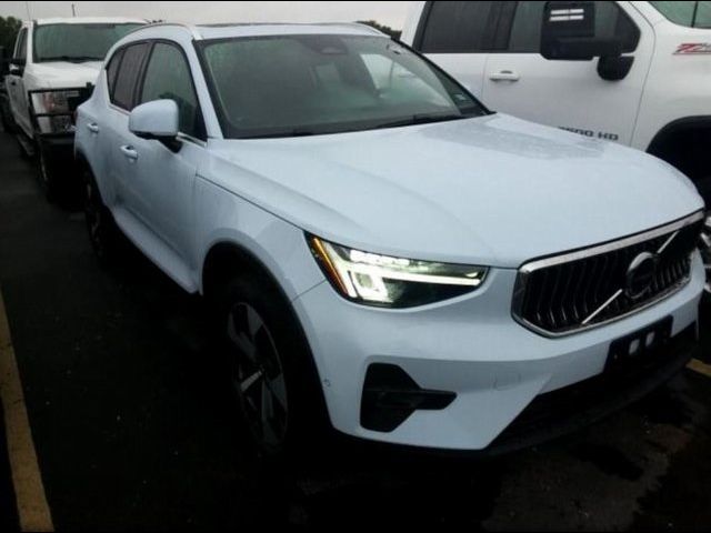 2024 Volvo XC40 Plus Bright Theme