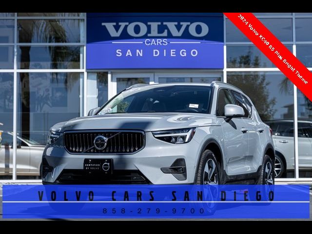 2024 Volvo XC40 Plus Bright Theme