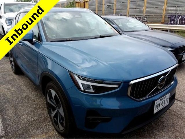 2024 Volvo XC40 Plus Bright Theme