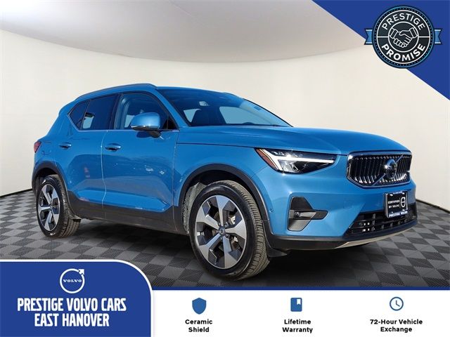 2024 Volvo XC40 Plus Bright Theme