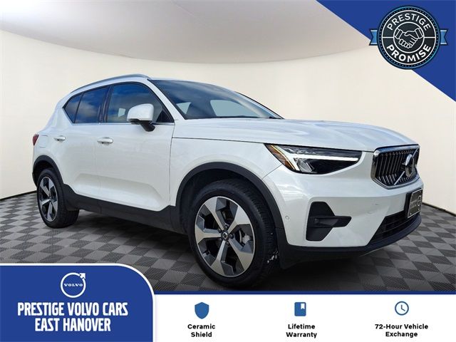 2024 Volvo XC40 Plus Bright Theme