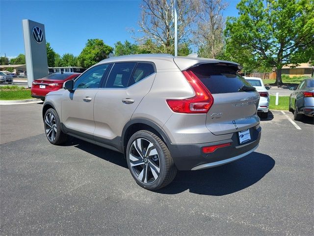 2024 Volvo XC40 Plus Bright Theme