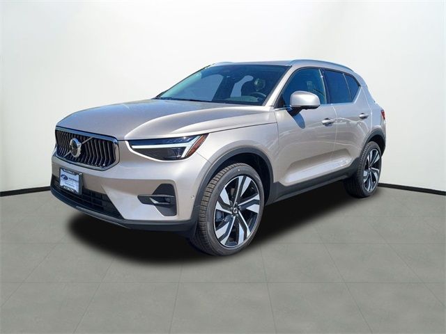 2024 Volvo XC40 Plus Bright Theme