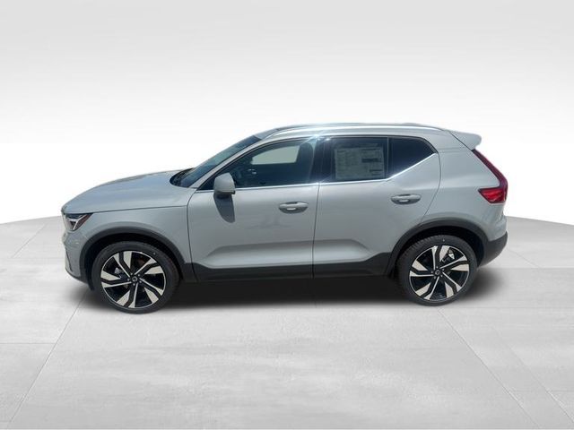 2024 Volvo XC40 Plus Bright Theme