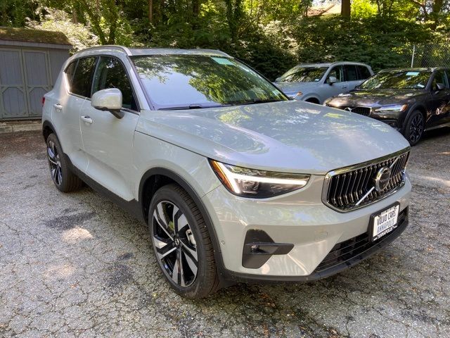 2024 Volvo XC40 Plus Bright Theme