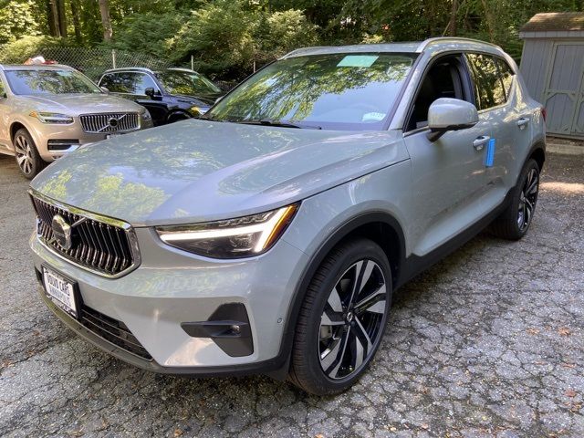 2024 Volvo XC40 Plus Bright Theme