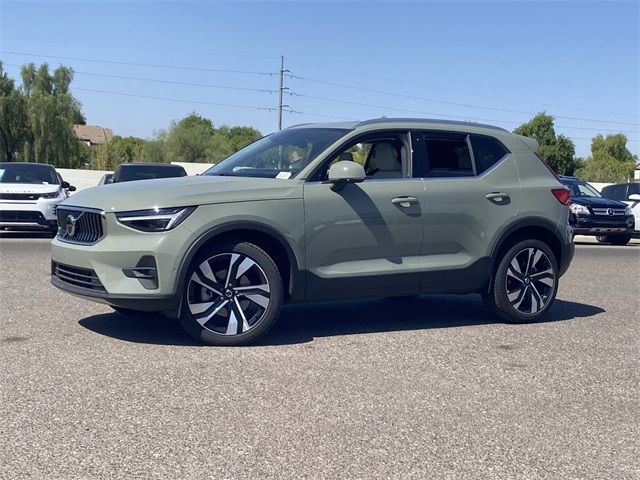 2024 Volvo XC40 Plus Bright Theme