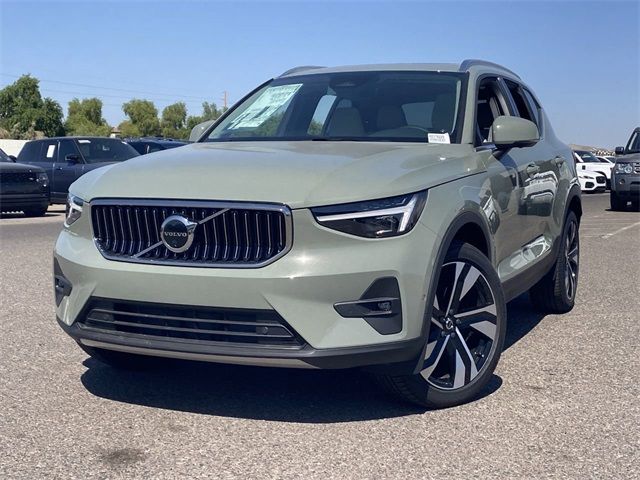 2024 Volvo XC40 Plus Bright Theme