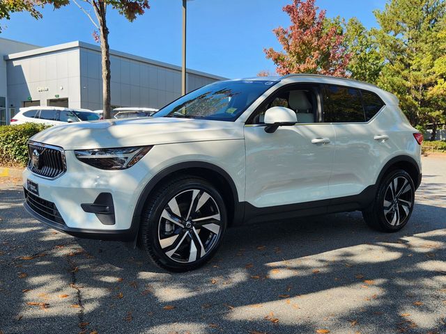 2024 Volvo XC40 Plus Bright Theme