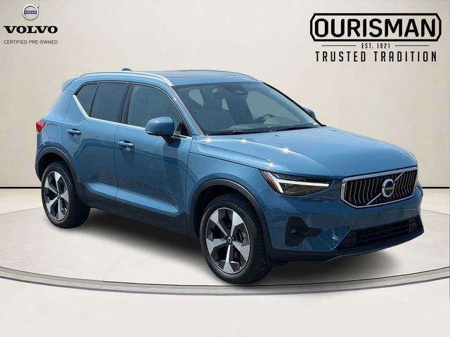 2024 Volvo XC40 Plus Bright Theme