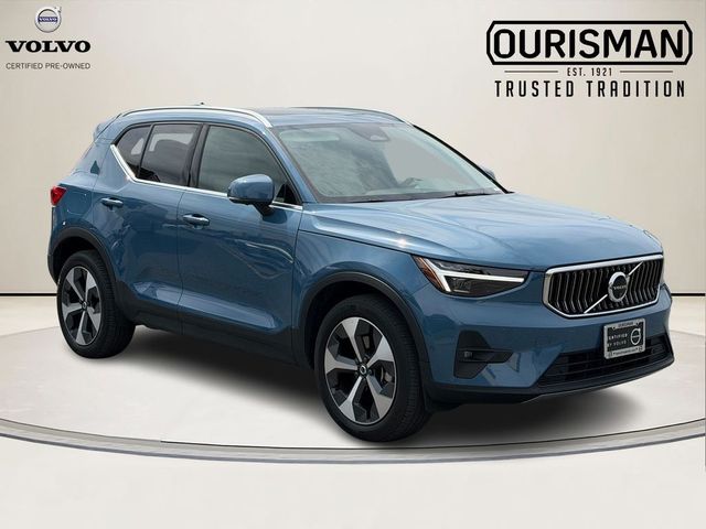 2024 Volvo XC40 Plus Bright Theme