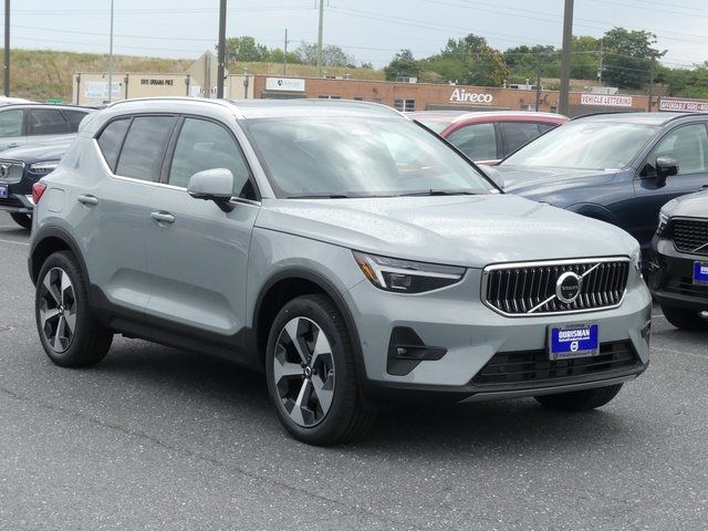 2024 Volvo XC40 Plus Bright Theme