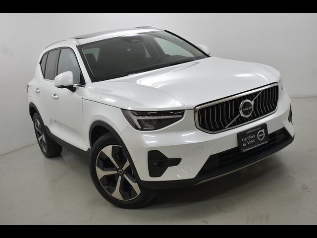 2024 Volvo XC40 Plus Bright Theme