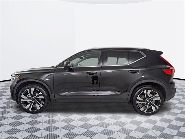 2024 Volvo XC40 Plus Bright Theme