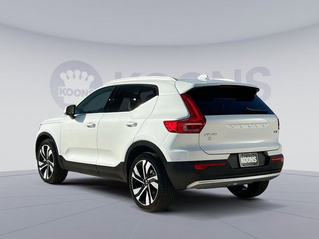 2024 Volvo XC40 Plus Bright Theme