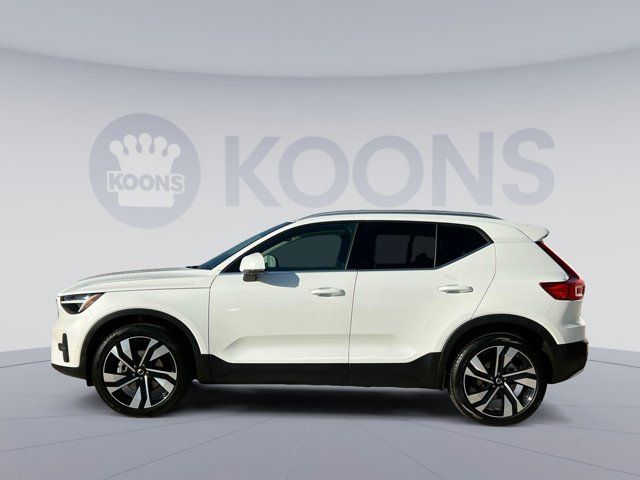 2024 Volvo XC40 Plus Bright Theme