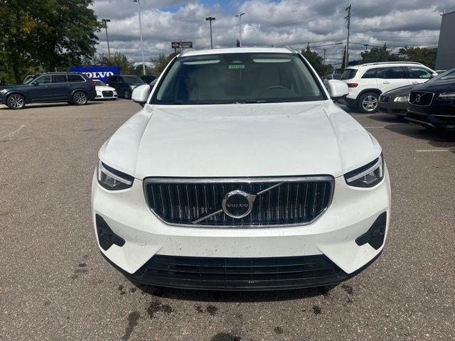 2024 Volvo XC40 Plus Bright Theme