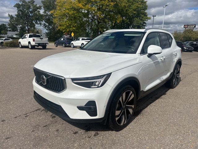 2024 Volvo XC40 Plus Bright Theme