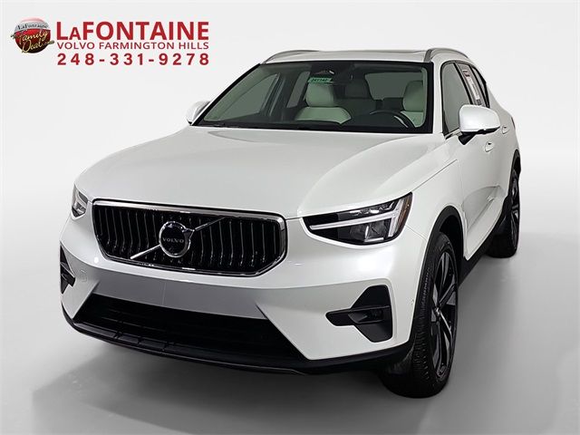 2024 Volvo XC40 Plus Bright Theme