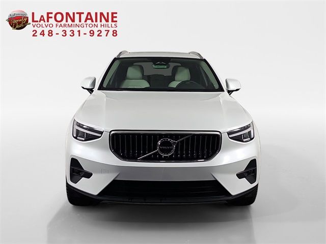 2024 Volvo XC40 Plus Bright Theme