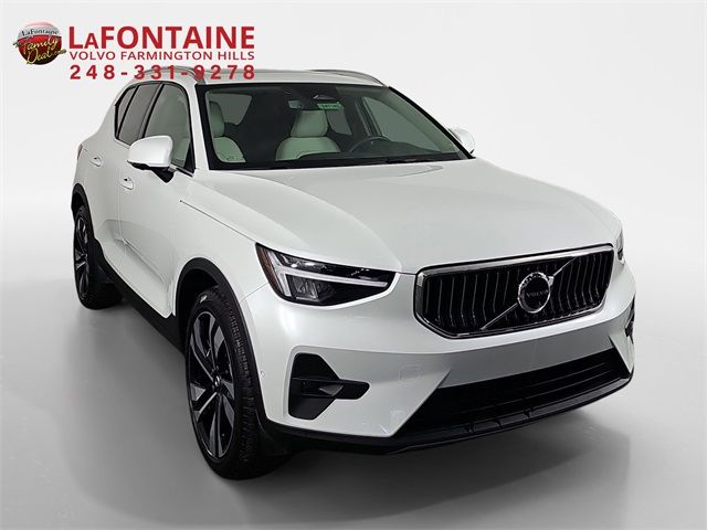 2024 Volvo XC40 Plus Bright Theme