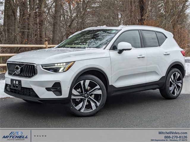 2024 Volvo XC40 Plus Bright Theme