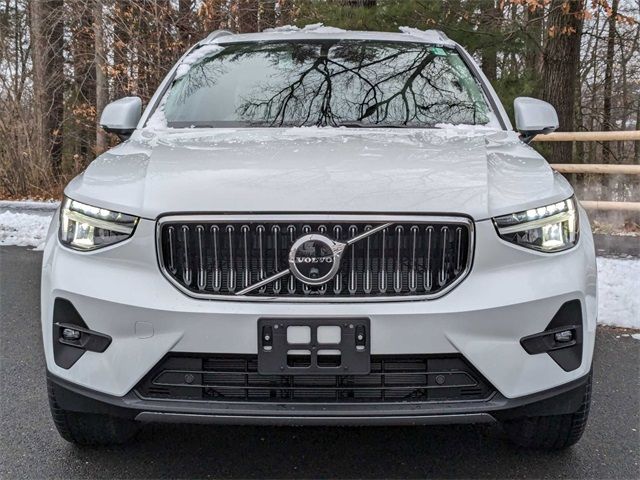 2024 Volvo XC40 Plus Bright Theme